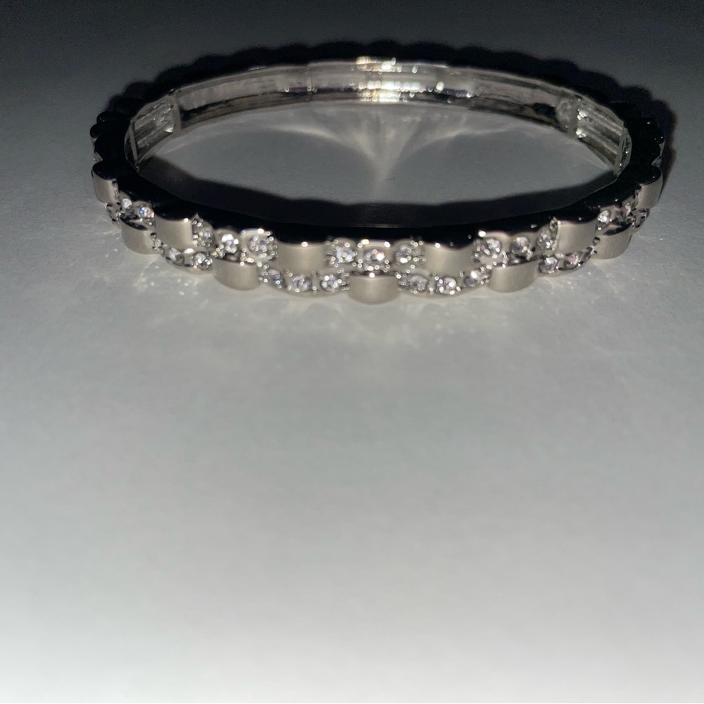 Like New Lia Sophia “Foiled” silver tone stretch bracelet